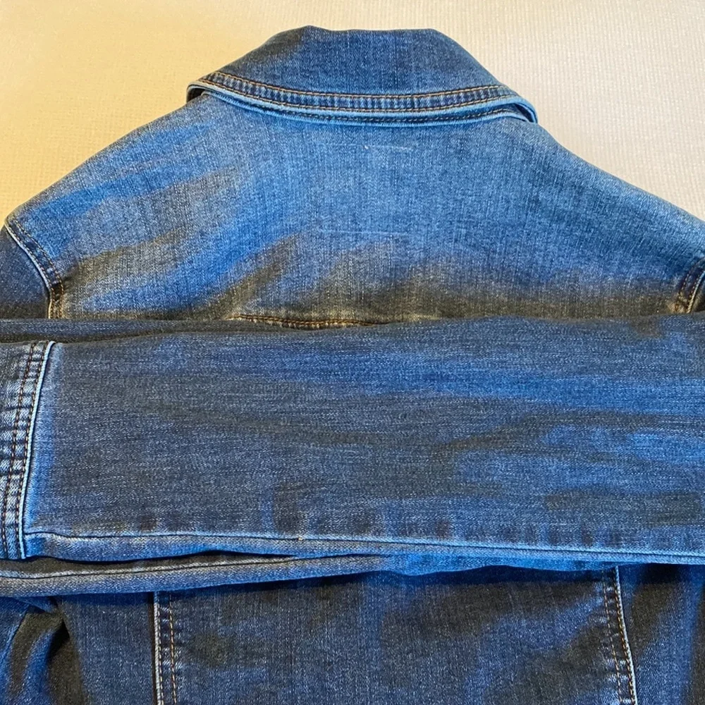 Woman’s Celebrity Pink Denim Distressed Jacket Size XS Dark Wash - Picture 11 of 12